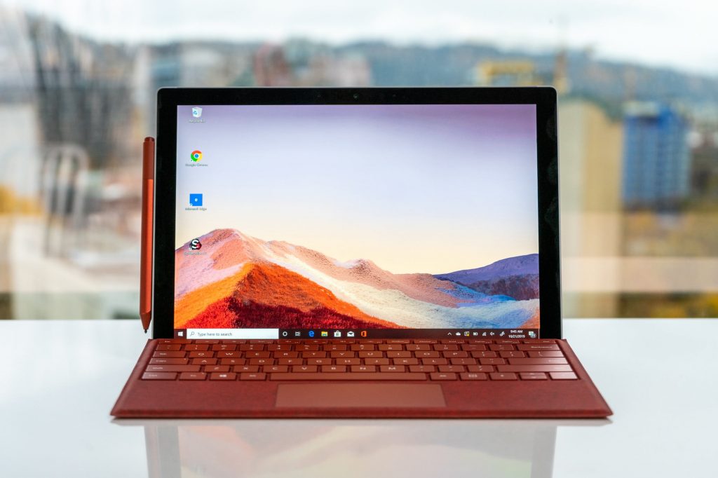 USB-C، این سرفیس را به همراه ویندوز 10 کامل میکند و آن را در میان برترین تبلت ها با سیستم عامل ویندوز قرار میدهد.